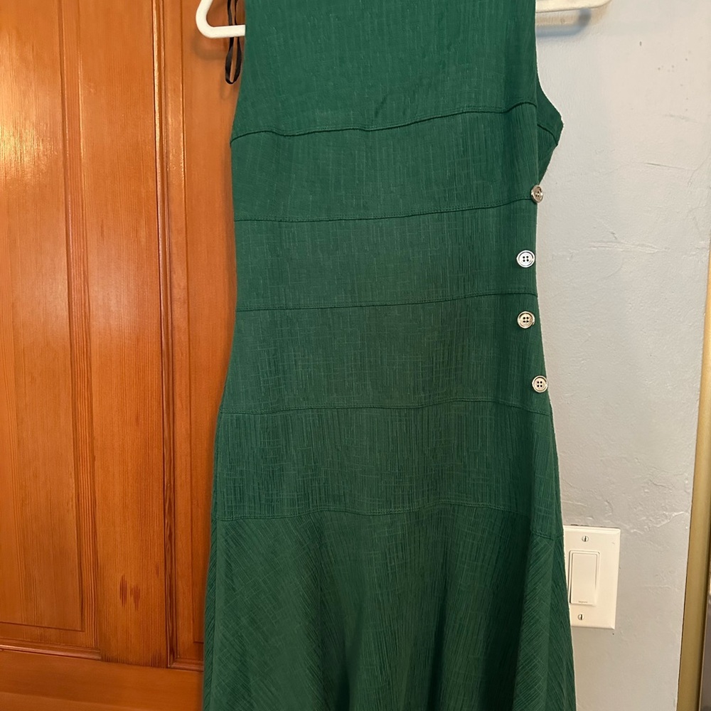 Elegant Green Sleeveless Dress